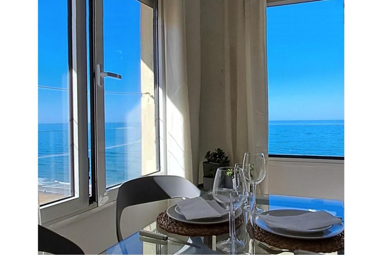 Romantica Vista Al Paseo Maritimo De Cadice Esterno foto