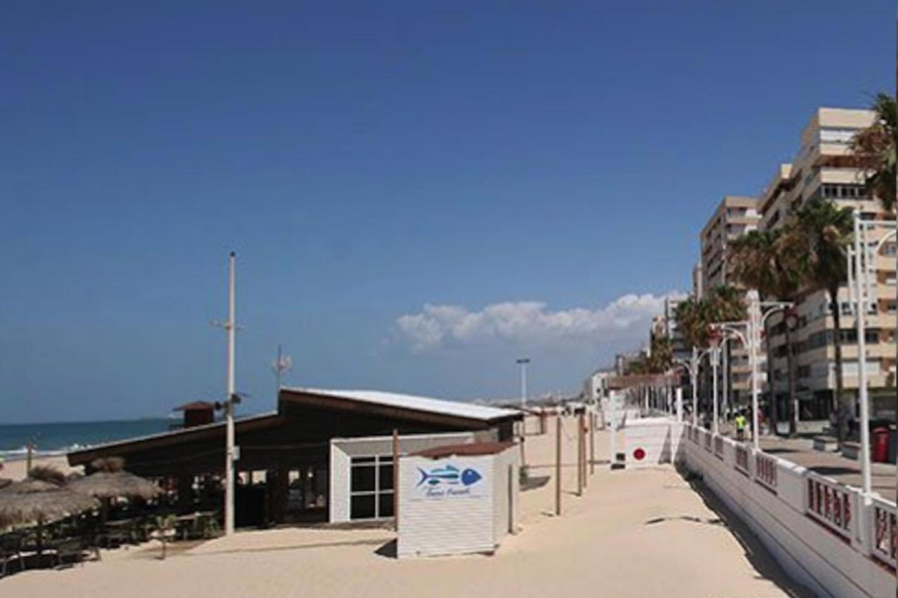 Romantica Vista Al Paseo Maritimo De Cadice Esterno foto