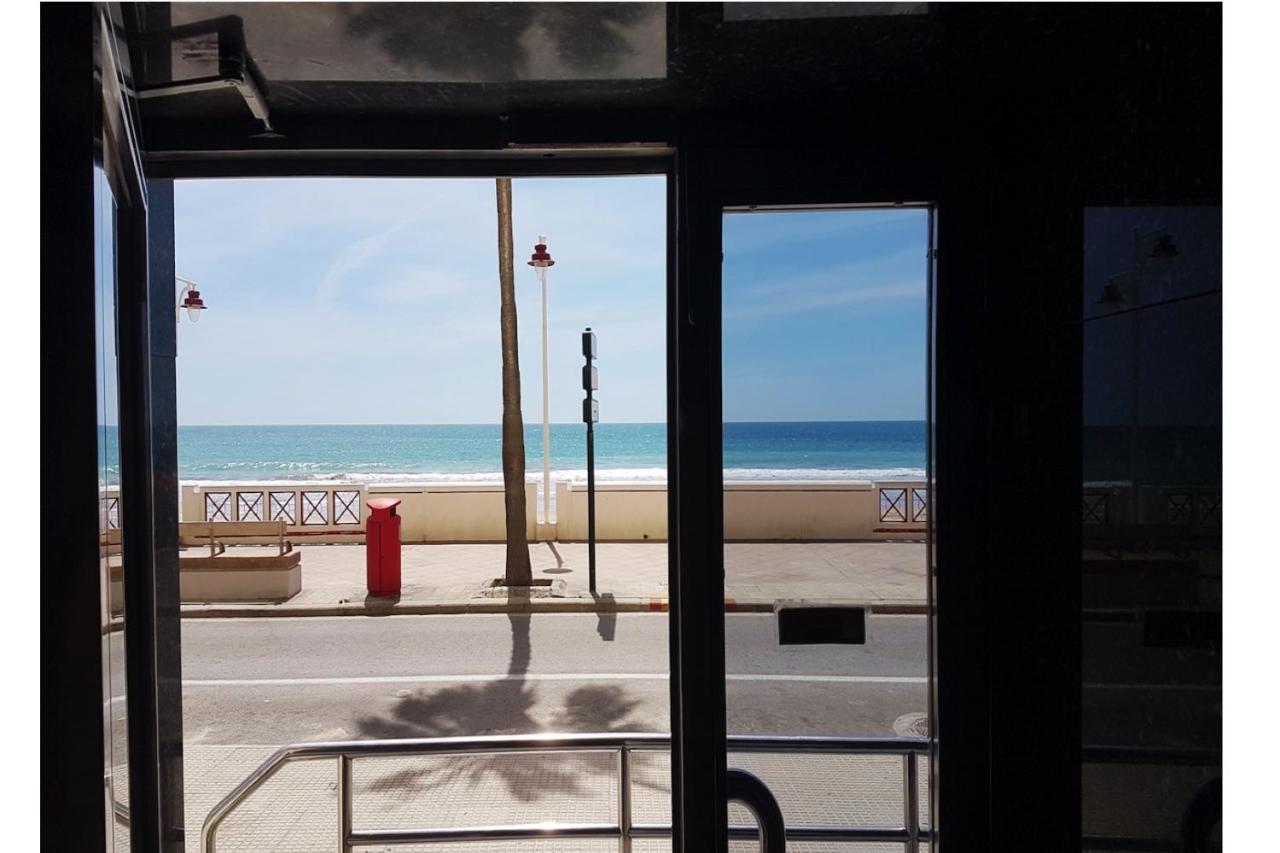 Romantica Vista Al Paseo Maritimo De Cadice Esterno foto